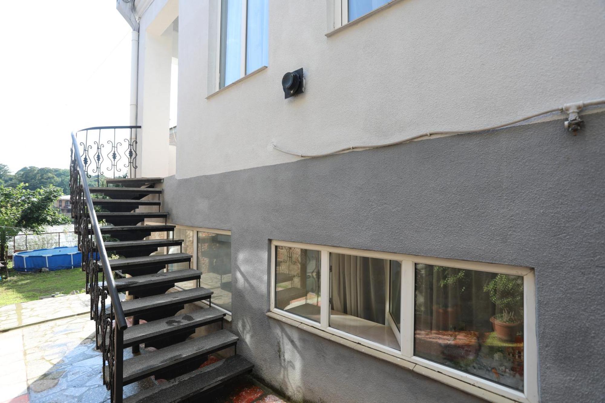 Aparthotel Rioni Kutaisi Exteriör bild