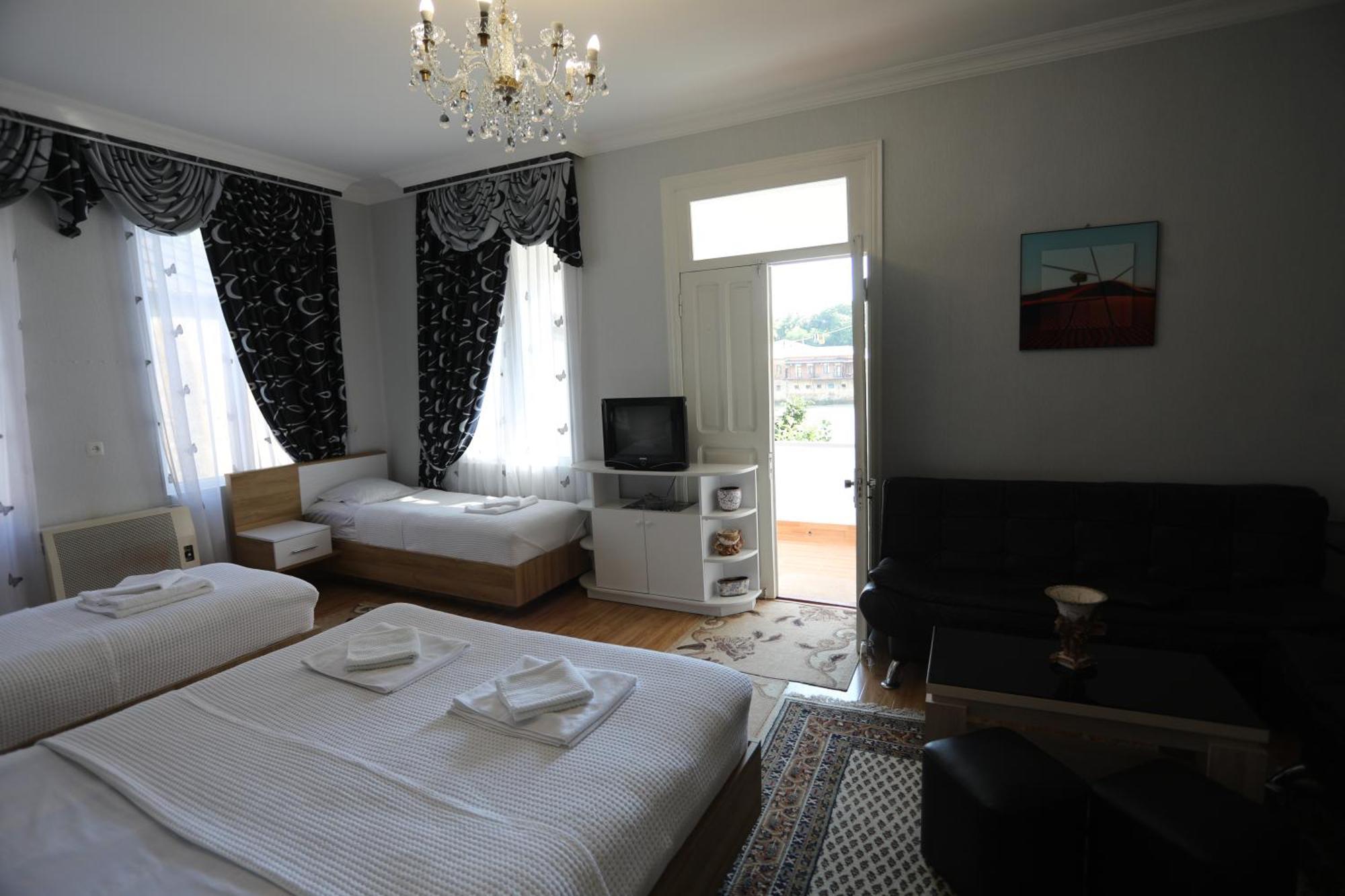 Aparthotel Rioni Kutaisi Exteriör bild