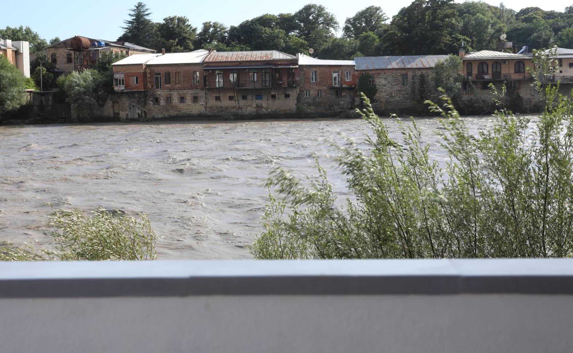 Aparthotel Rioni Kutaisi Exteriör bild